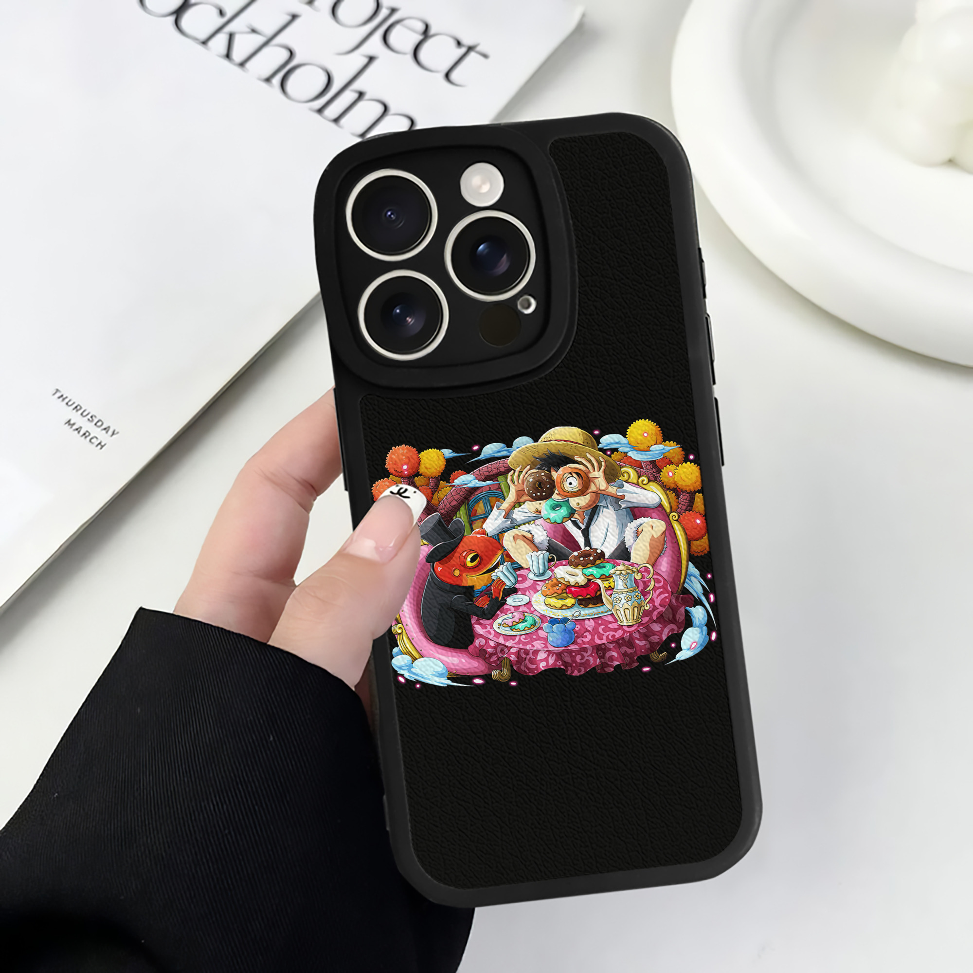（画像用） ワンピース モンキー・D・ルフィ ONE PIECE Monkey D. Luffy 【iPhone 16シリーズ対応】シリコンスマホケース（レザー調） 材質：シリコン